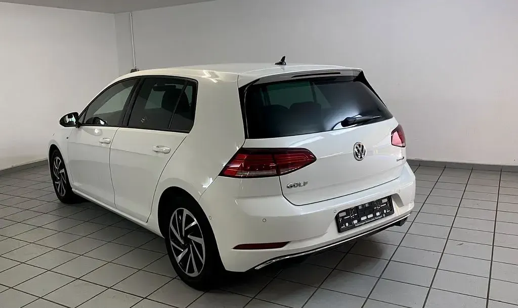 Używany VW Golf VII Join 131 KM (96 kW) 2019 Biały Sedan/Limuzyna