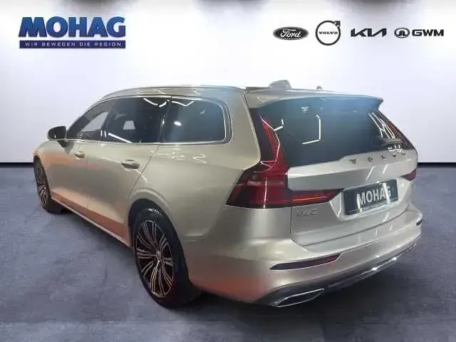 Gebraucht Volvo V60 145 PS (106 kW) 2022 Kombi