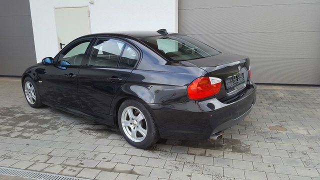 Gebraucht BMW 320 163 PS (119 kW) 2007 Schwarz metallic Limousine