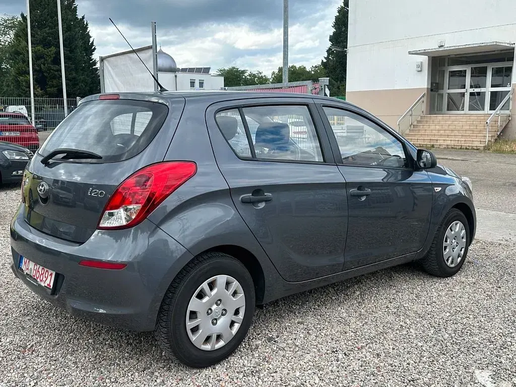 Gebraucht Hyundai i20 Edition 86 PS (63 kW) 2014 Grau Kleinwagen