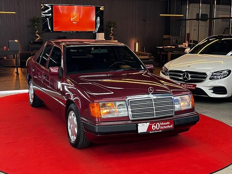 Gebraucht Mercedes E230 132 PS (97 kW) 1992 Rot Limousine