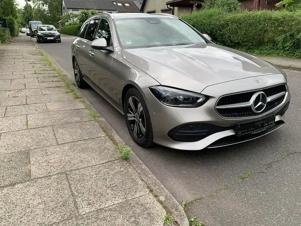 Gebraucht Mercedes C220 Avantgarde 200 PS (147 kW) 2022 Silber Limousine