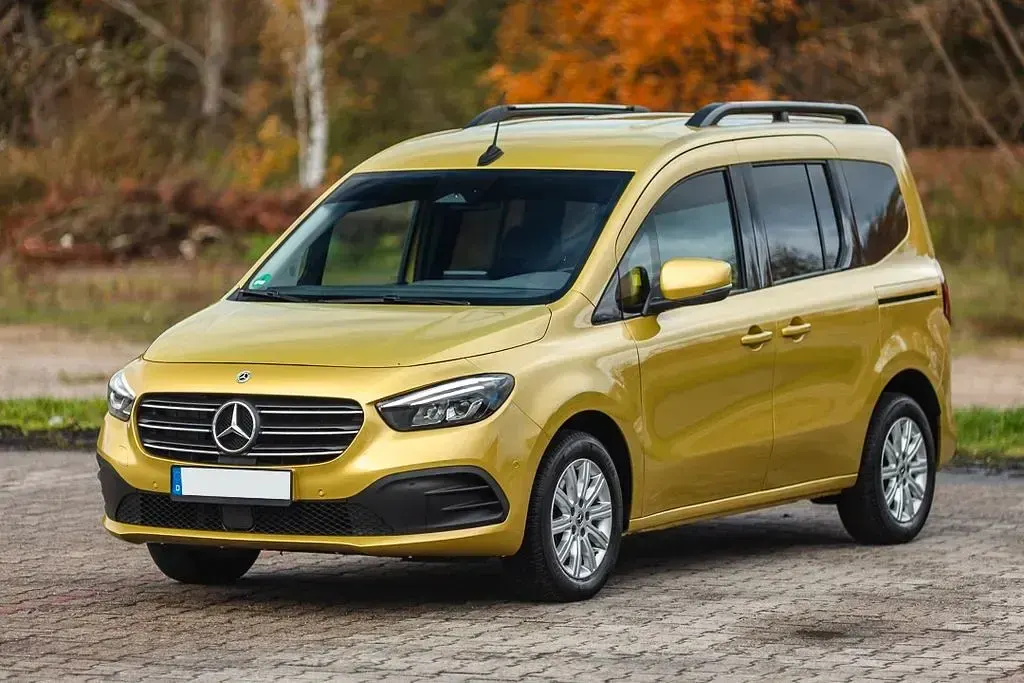 Gebraucht Mercedes T180 Edition 131 PS (96 kW) 2023 Gelb Van / Kleinbus