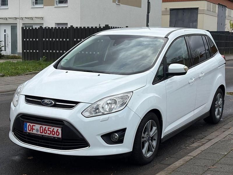 Weiß Gebraucht 2015 Ford Grand C-Max Trend Van / Kleinbus | 4.800 € (Fairer Preis) - Bild 1/4