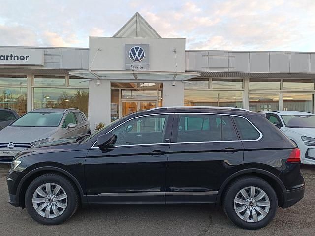 Gebraucht VW Tiguan Sound 150 PS (110 kW) 2017 Deep black perleffekt SUV