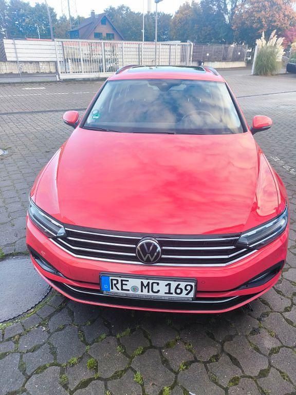 Rot Gebraucht 2021 VW Passat Business Kombi | 17.450 € (Guter Preis) - Bild 1/4