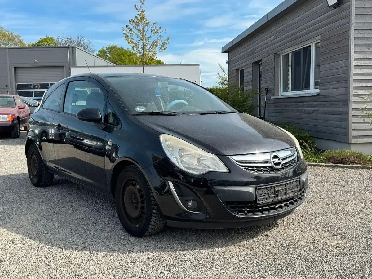 Używany Opel Corsa Satellite 69 KM (50 kW) 2011 Czarny Hatchback