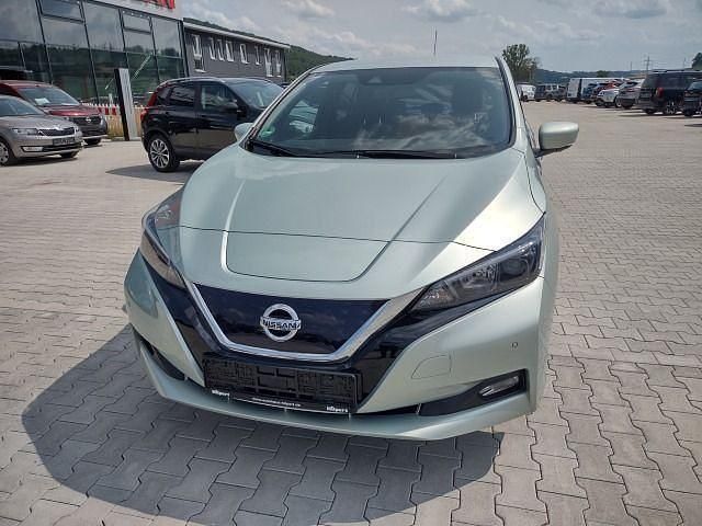 Gebraucht Nissan Leaf N-Connecta 110 kW (150 PS) 2019 Spring cloud (metallic) Kleinwagen