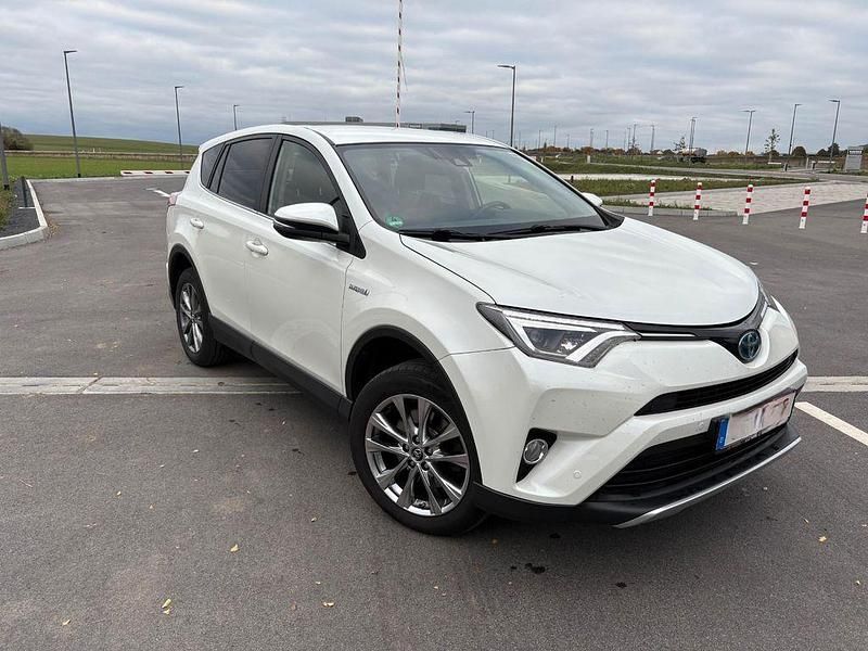 Gebraucht Toyota RAV4 Edition 197 PS (144 kW) 2016 Weiß SUV