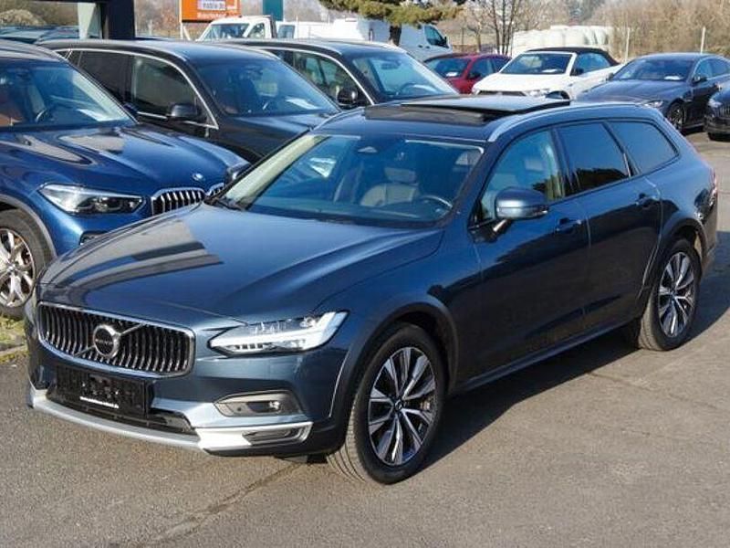 Blau Gebraucht 2022 Volvo V90 CC Plus Kombi | 32.876 € (Superpreis) - Bild 1/4