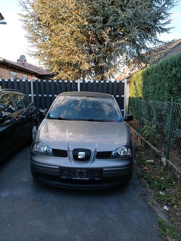 Silber Gebraucht 2004 Seat Arosa Kleinwagen | 1.800 € (Teuer) - Bild 1/4