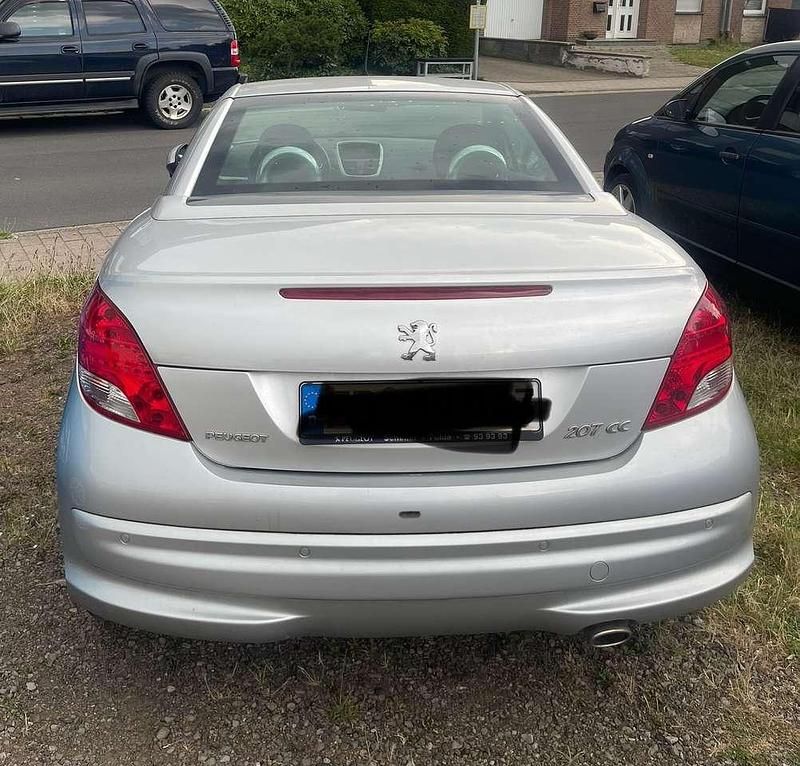 Grau Gebraucht 2010 Peugeot 207 Premium Cabrio | 6.000 € (Etwas zu teuer) - Bild 1/4