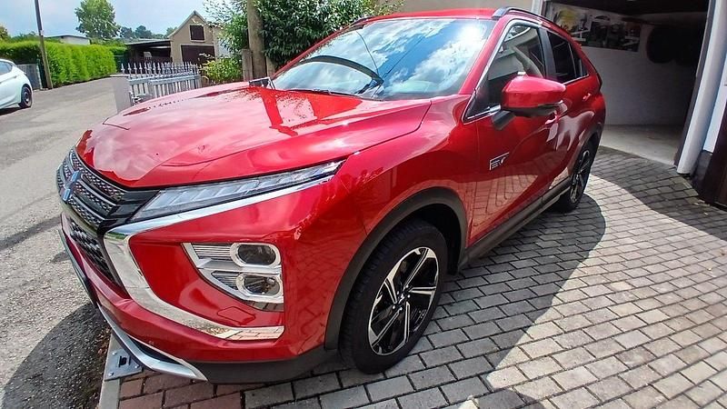 Rot Gebraucht 2021 Mitsubishi Eclipse Cross Edition SUV | 22.500 € - Bild 1/4