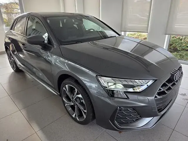 Gebraucht Audi A3 S-Line 150 PS (110 kW) 2025 Grau Limousine
