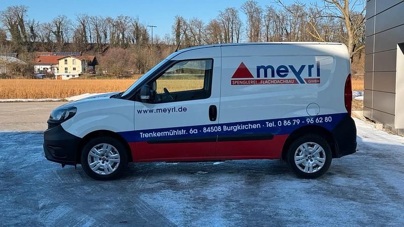 Gebraucht Fiat Doblò 100 PS (73 kW) 2022 Weiß Van / Kleinbus