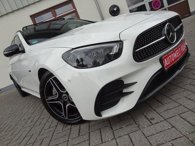 Weiß Gebraucht 2021 Mercedes E300 AMG Limousine | 34.989 € (Etwas zu teuer) - Bild 1/4