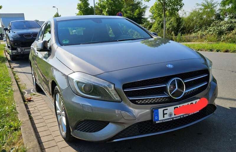 Grau Gebraucht 2013 Mercedes A180 Style Limousine | 7.999 € (Guter Preis) - Bild 1/4