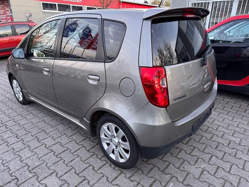 Gebraucht Mitsubishi Colt Motion 95 PS (69 kW) 2011 Grau Kleinwagen