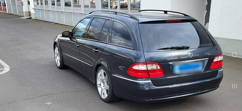 Gebraucht Mercedes E280 Avantgarde 177 PS (130 kW) 2004 Andere farben Kombi
