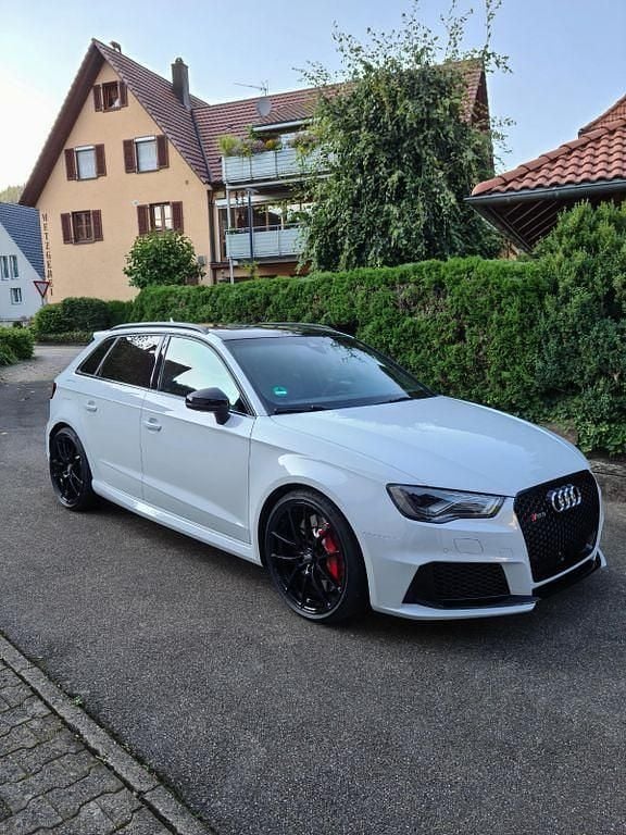 Weiß Gebraucht 2016 Audi RS3 Ambiente Kleinwagen | 37.900 € (Fairer Preis) - Bild 1/4
