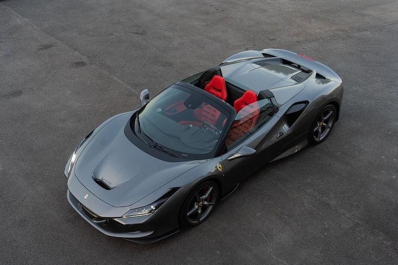 Silber Gebraucht 2024 Ferrari F8 Cabrio | 385.000 € - Bild 1/4