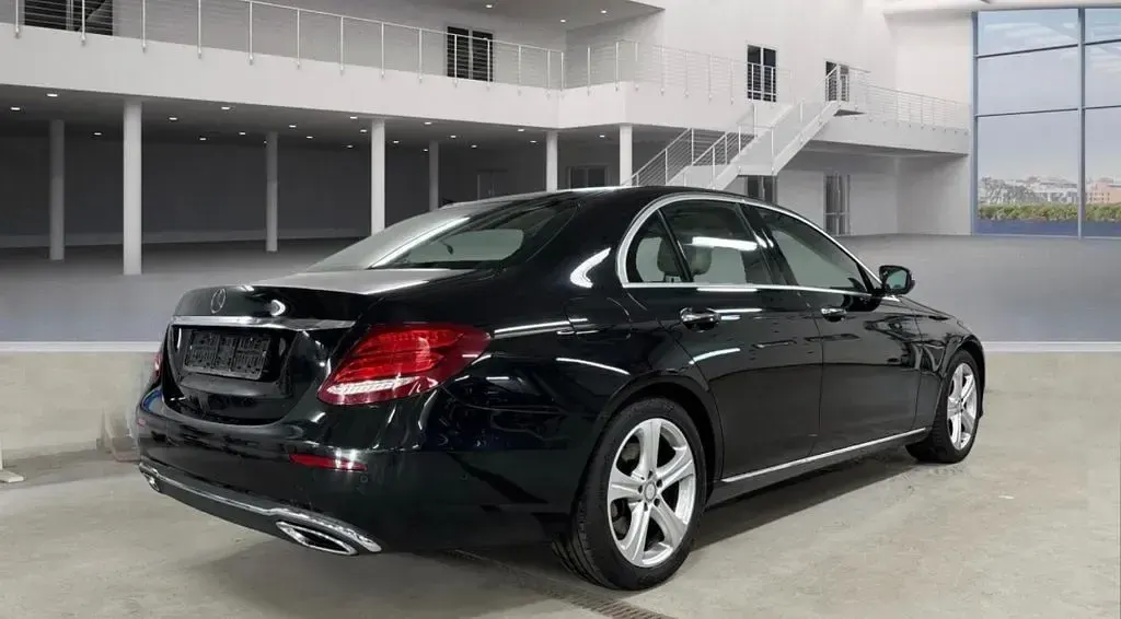 Gebraucht Mercedes E350 258 PS (189 kW) 2016 Schwarz Limousine