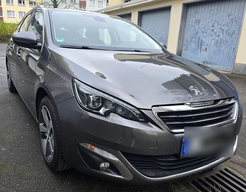 Gebraucht Peugeot 308 Allure 131 PS (96 kW) 2016 Grau Kombi