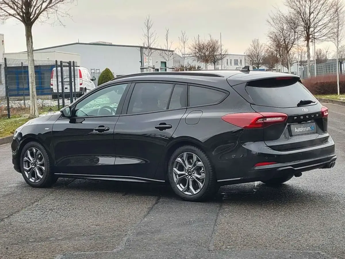 Gebraucht Ford Focus ST-Line X 116 PS (85 kW) 2025 Schwarz Kombi