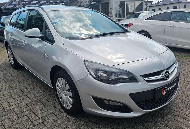 Gebraucht Opel Astra Edition 120 PS (88 kW) 2013 Silber Kombi