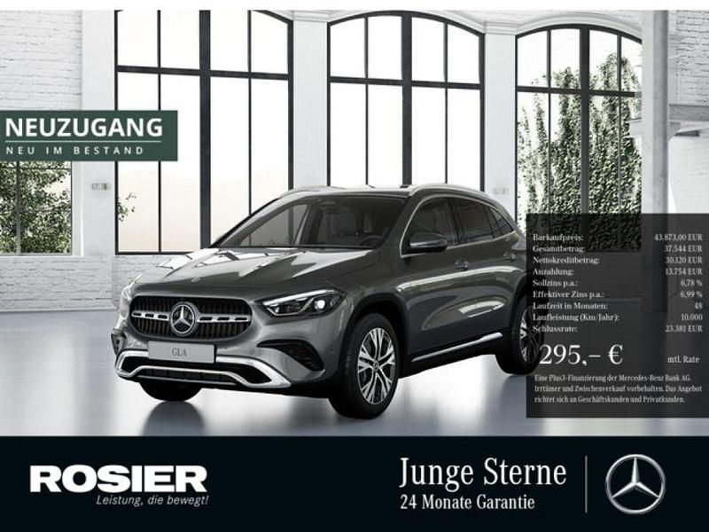 Grau / mountaingrau (metallic) Gebraucht 2024 Mercedes GLA220 SUV | 43.873 € (Superpreis) - Bild 1/4