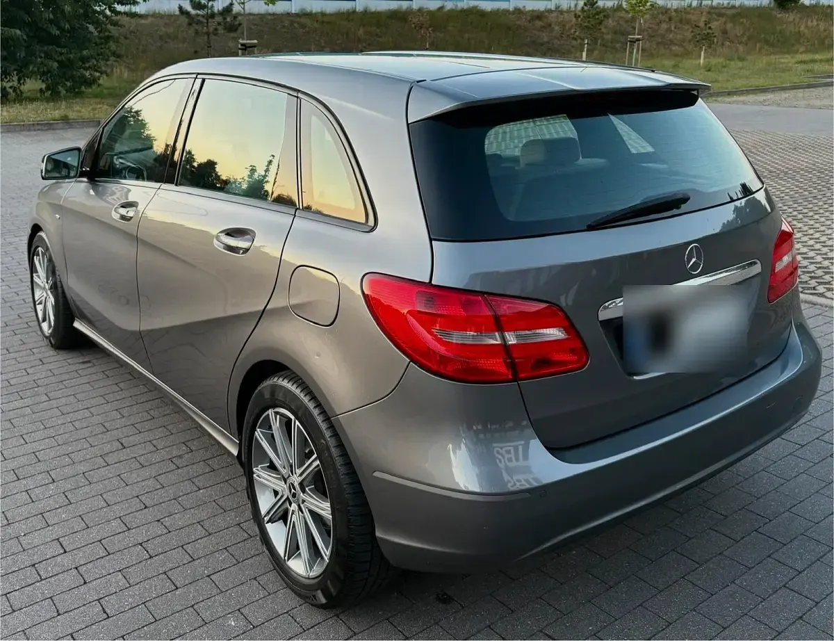 Gebraucht Mercedes B200 157 PS (115 kW) 2012 Weiß Kleinwagen