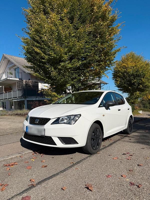 Weiß Gebraucht 2016 Seat Ibiza Reference Kleinwagen | 6.000 € (Guter Preis) - Bild 1/4