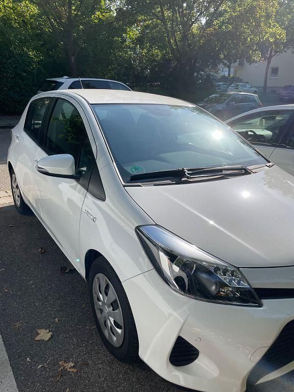 Gebraucht Toyota Yaris 101 PS (74 kW) 2013 Weiß Kleinwagen