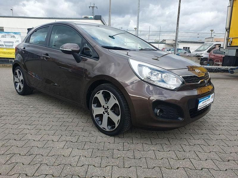 Gebraucht Kia Rio 109 PS (80 kW) 2013 Braun Limousine