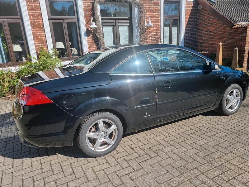 Gebraucht Ford Focus Cabriolet 100 PS (73 kW) 2009 Schwarz Cabrio