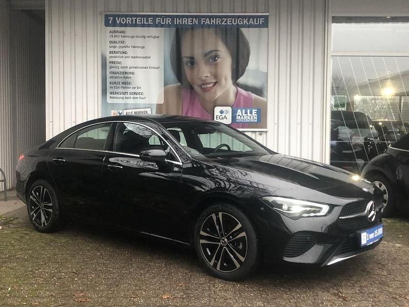Kosmosschwarz Gebraucht 2024 Mercedes CLA180 Advanced Limousine | 34.890 € (Etwas zu teuer) - Bild 1/4