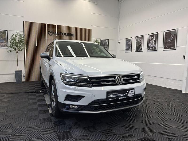 Weiß Gebraucht 2019 VW Tiguan Allspace Highline SUV | 28.950 € (Fairer Preis) - Bild 1/4