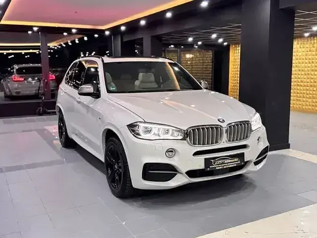 Gebraucht BMW X5 M50 Performance 381 PS (280 kW) 2014 Mineralweiss metallic SUV