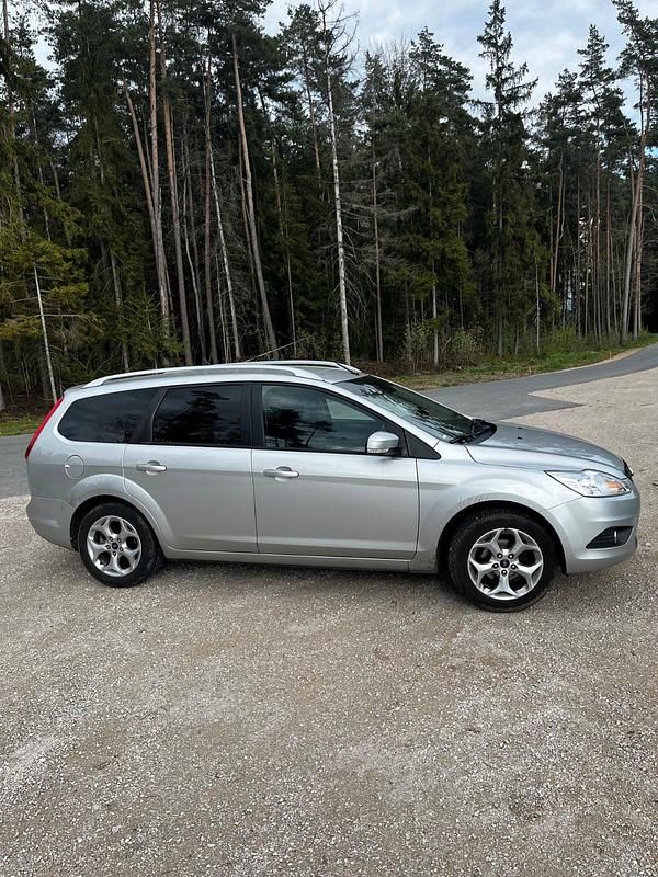 Gebraucht Ford Focus Viva 100 PS (73 kW) 2010 Silber Kombi