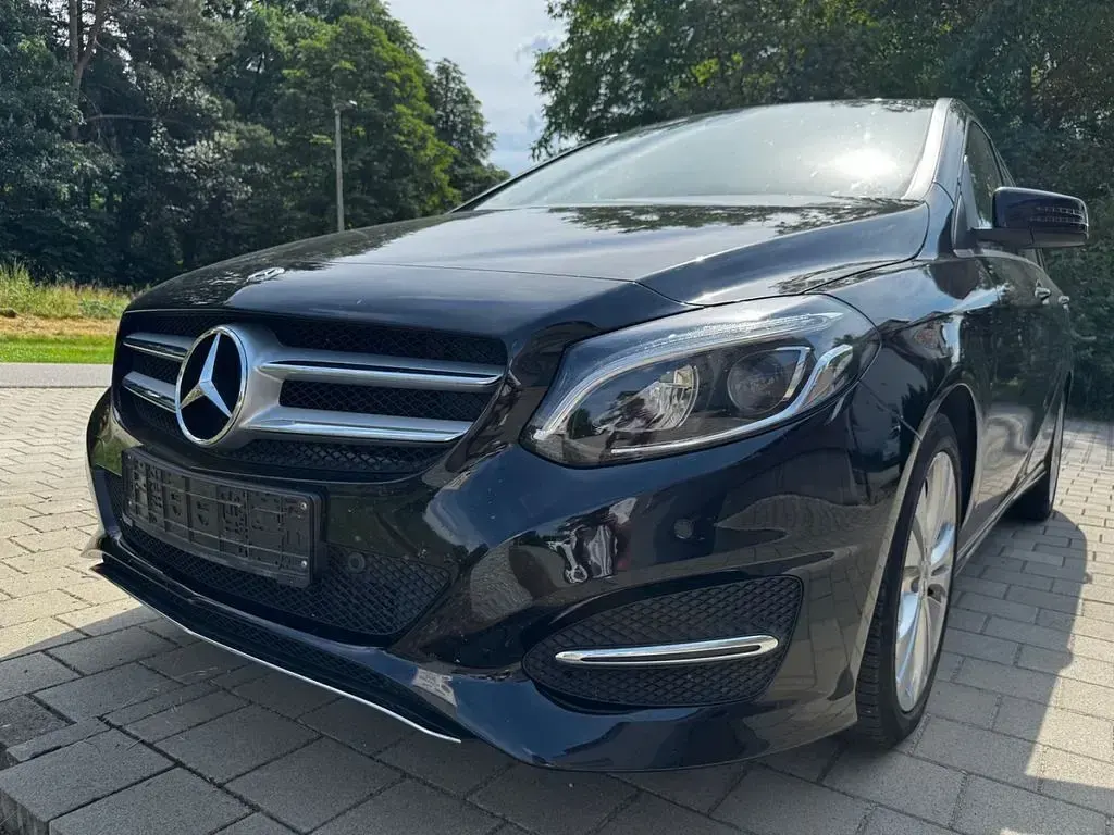 Gebraucht Mercedes B180 136 PS (100 kW) 2018 Schwarz Kleinwagen
