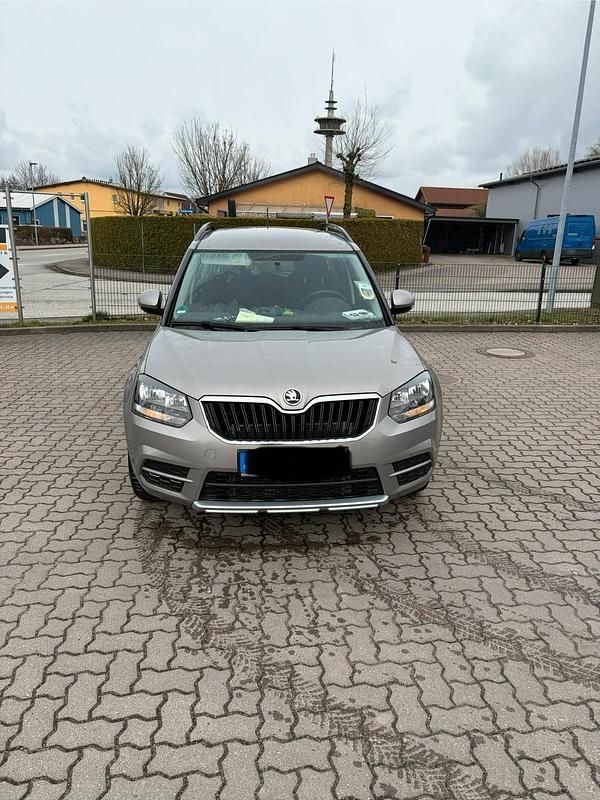 Gebraucht Skoda Yeti 105 PS (77 kW) 2015 Silber SUV