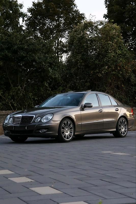 Andere farben Gebraucht 2007 Mercedes E320 Limousine | 5.500 € (Fairer Preis) - Bild 1/4