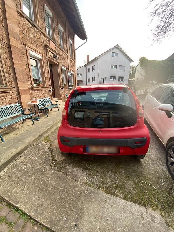 Rot Gebraucht 2008 Peugeot 107 Kleinwagen | 1.750 € (Fairer Preis) - Bild 1/3