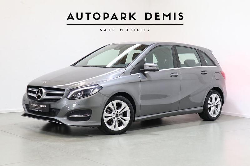 Grau Gebraucht 2018 Mercedes B180 Edition Van / Kleinbus | 17.985 € (Guter Preis) - Bild 1/4