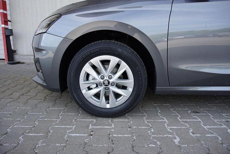 Neu Skoda Fabia 95 PS (69 kW) 2025 Graphitegrau metallic Limousine