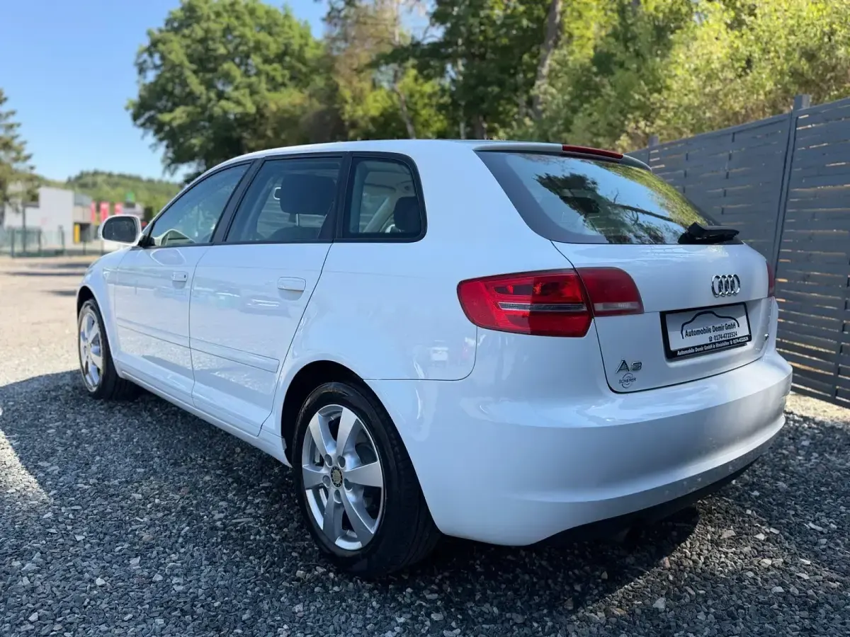 Gebraucht Audi A3 Sportback Attraction 102 PS (75 kW) 2010 Weiß Kleinwagen
