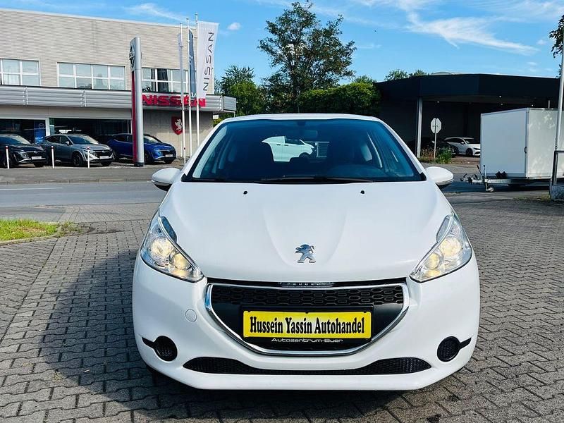 Weiß Gebraucht 2014 Peugeot 208 Active Kleinwagen | 4.499 € (Guter Preis) - Bild 1/4