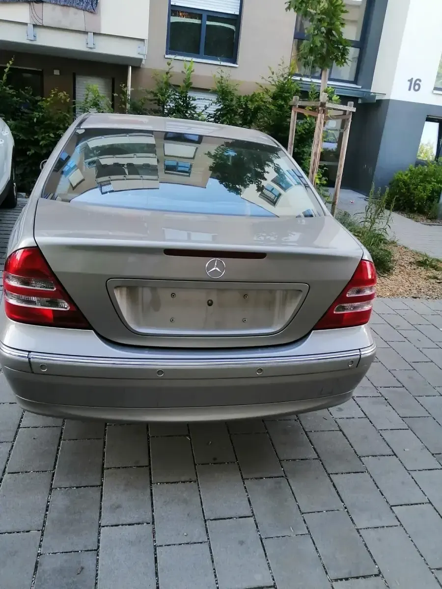 Gebraucht Mercedes C180 145 PS (106 kW) 2003 Gold Limousine