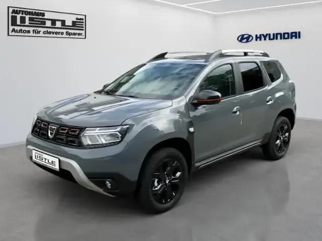 Grau Gebraucht 2022 Dacia Duster Journey SUV | 21.985 € - Bild 1/4