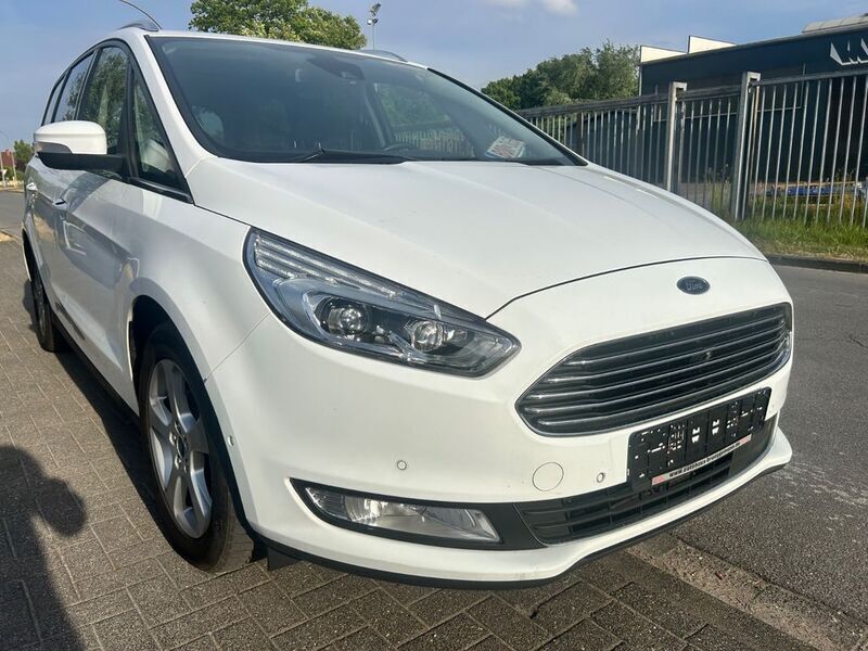 Weiß Gebraucht 2017 Ford Galaxy Titanium Van / Kleinbus | 10.999 € (Etwas zu teuer) - Bild 1/4